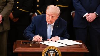 US President Donald Trump’s signature on dollar bills approved for the first time